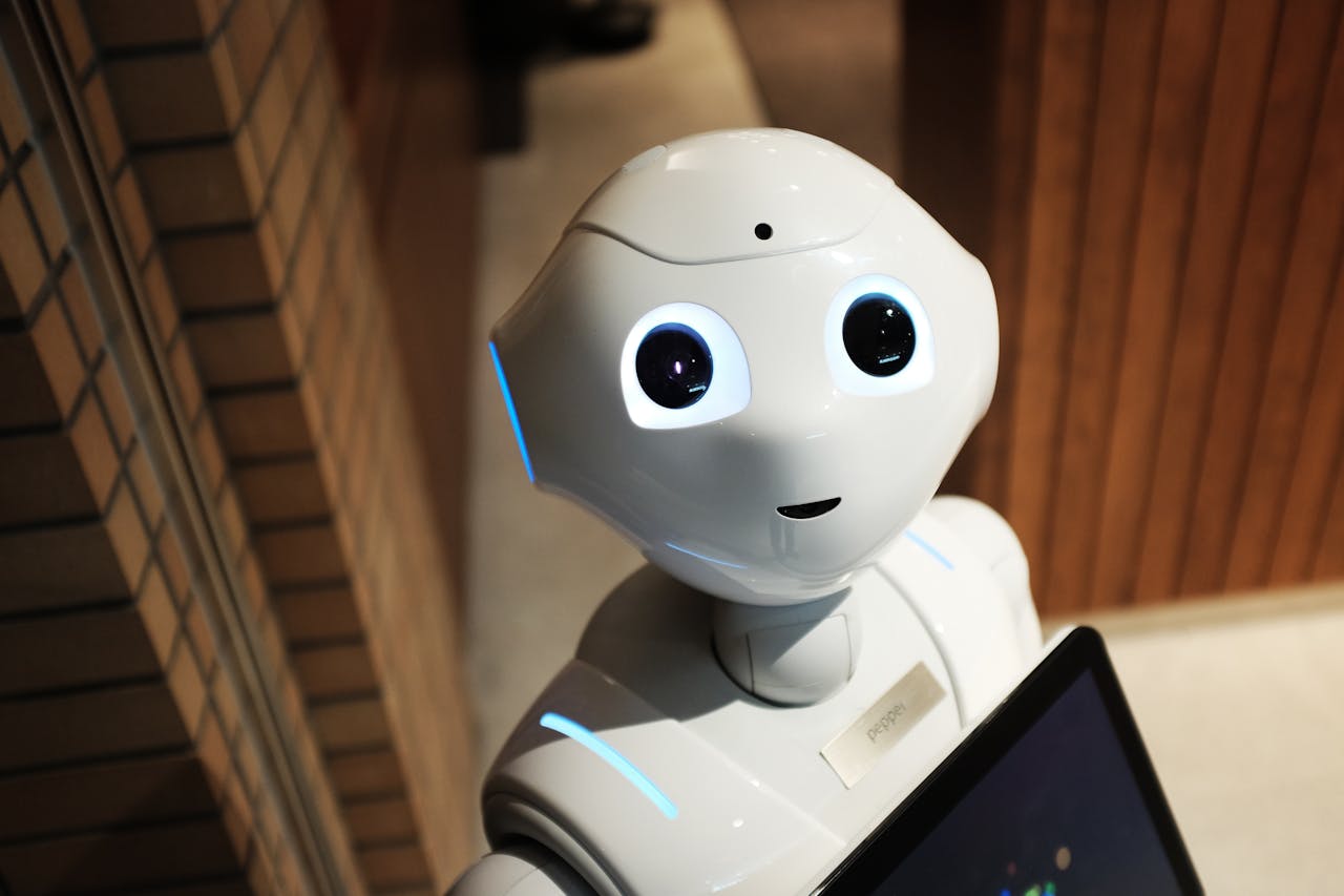 Gadgety a inovace: Překlad sluchátky a roboti v ulicích